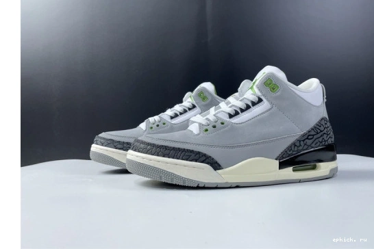 EP Jordan 136064-006 Chlorophyll Retro Air 136064-006 3 0409